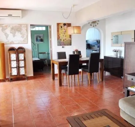 Casa Alessia بيت للعطل